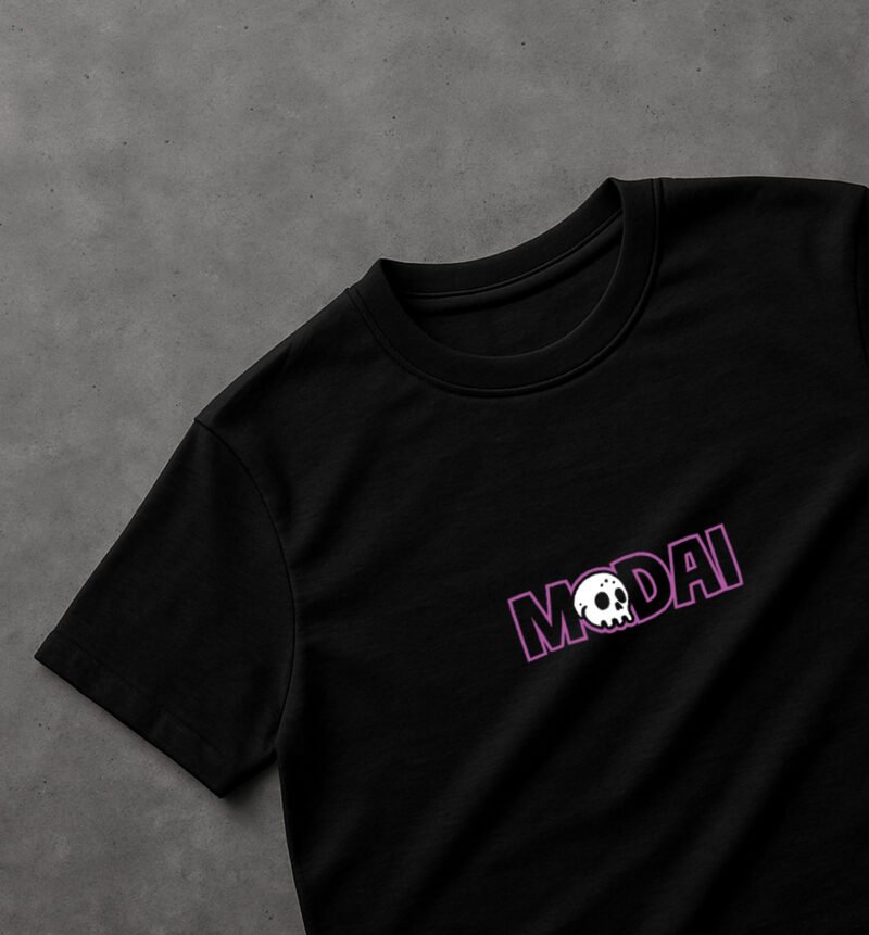 La imagen muestra la parte frontal del diseño Salao, de la línea de polos clásicos perteneciente a la Colección Calacas.
