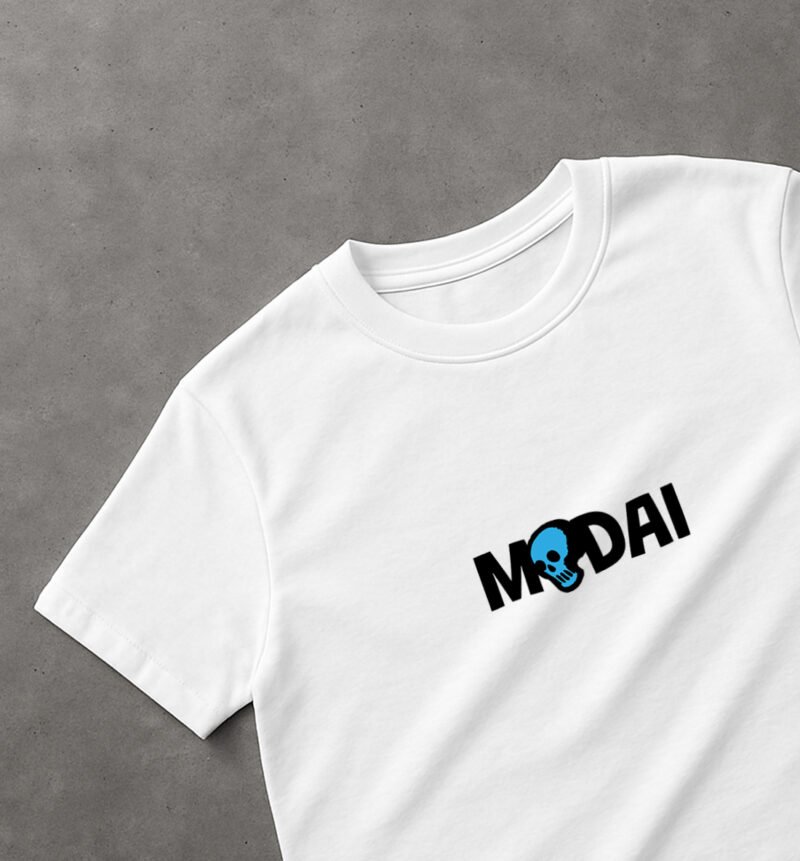 La imagen muestra la parte frontal del diseño Enamorao, parte de la colección de polos "Calacas"