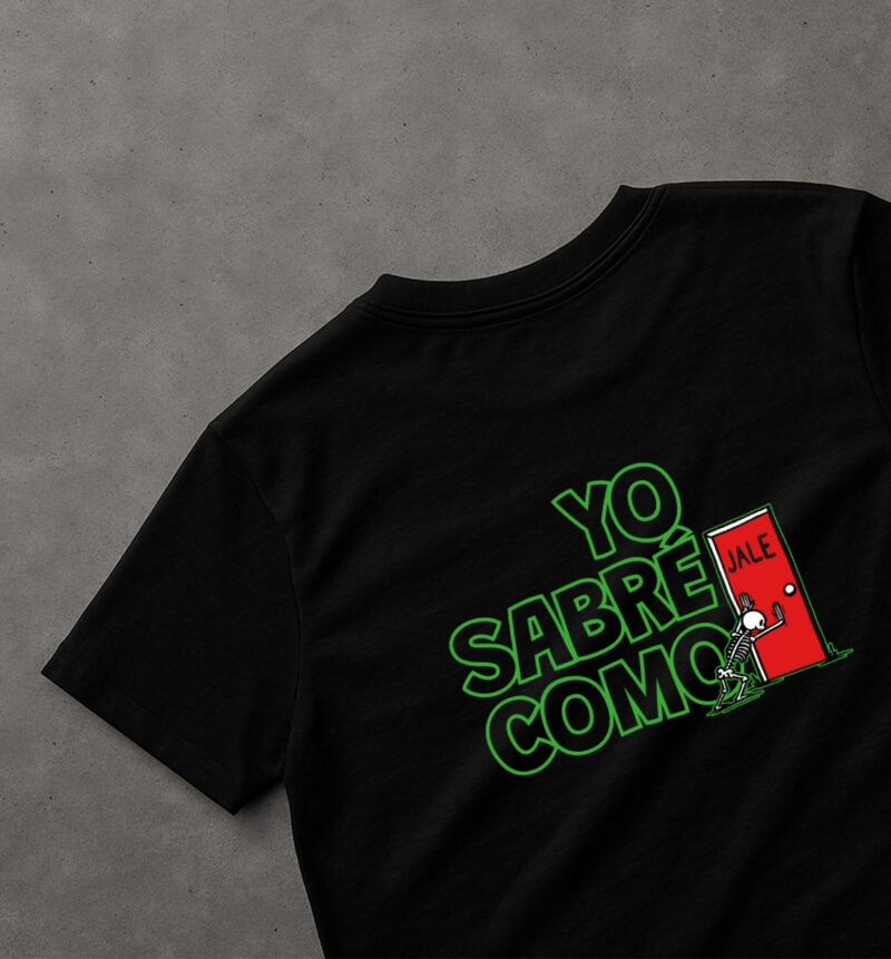 La imagen muestra la parte trasera de un diseño que forma parte de la colección de polos "Calacas"