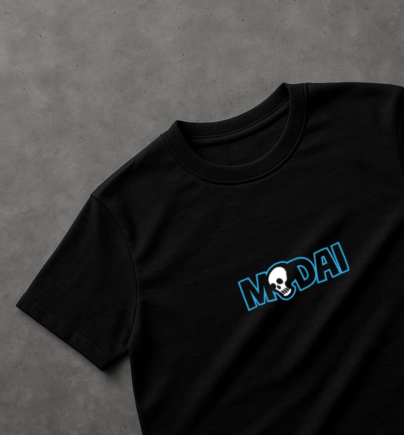 La imagen muestra la parte frontal del diseño Enamorao, de la línea de polos clásicos perteneciente a la Colección Calacas.